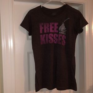 T-shirt (Free Kisses/Hershey’s)
